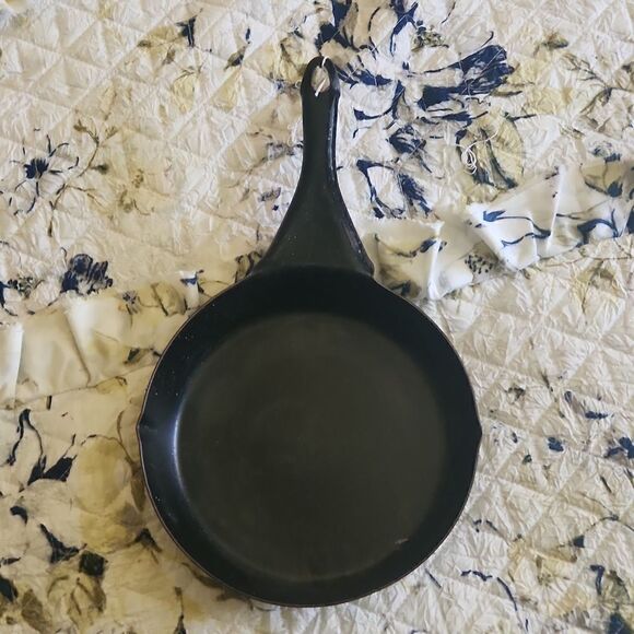 Vintage Skillet   - Picture 1 of 7
